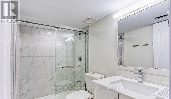 Photo du bâtiment - 115 Amberly Blvd