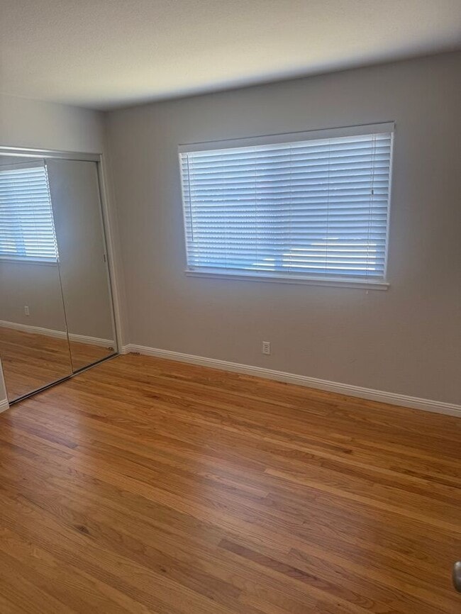 Photo - Beautiful 3 bedroom 1.5 House