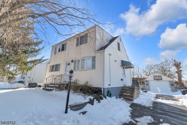 Building Photo - 2604 Parkway Ave