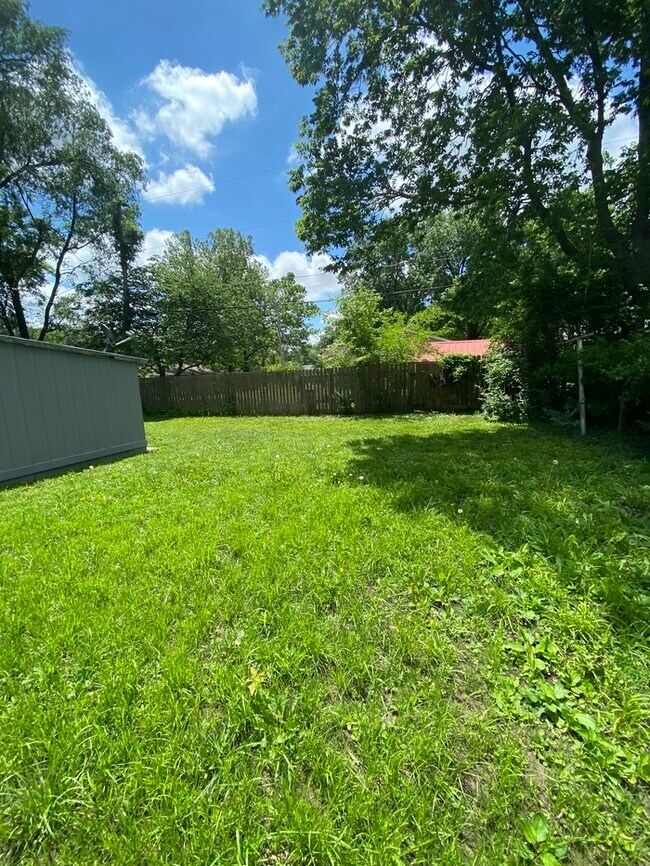 Building Photo - Single Family House in Lawrence