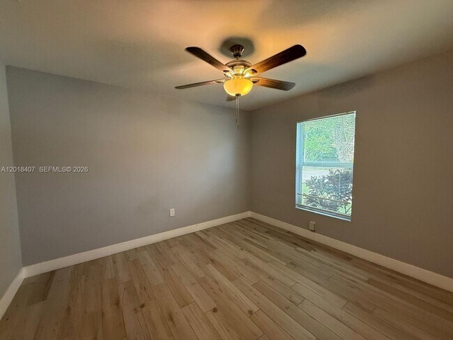 Foto del edificio - 4393 Davis Rd