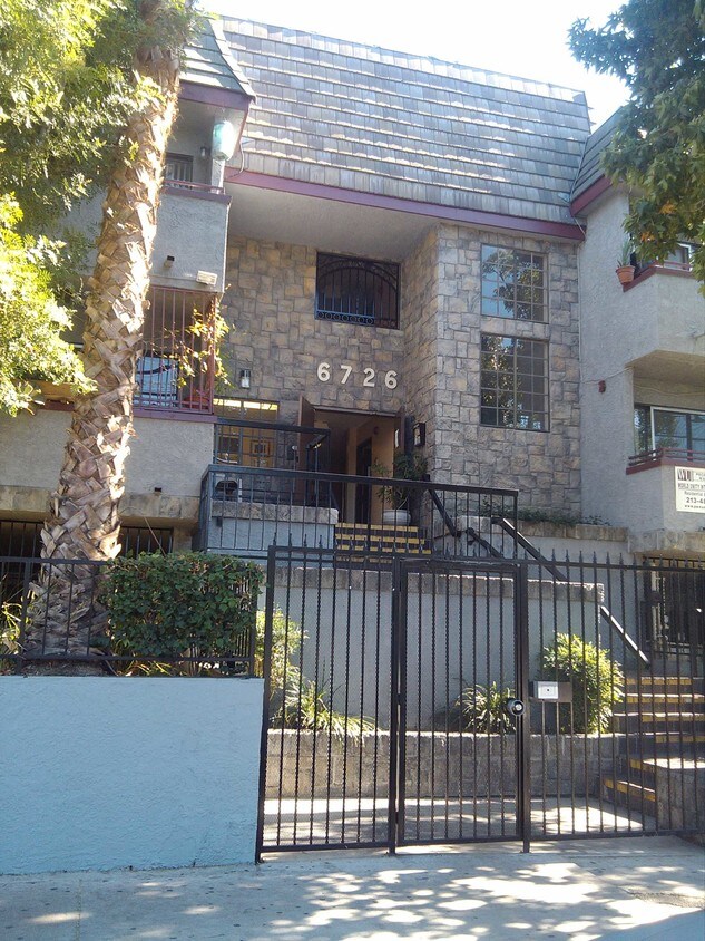 Primary Photo - 6726 Woodley Ave