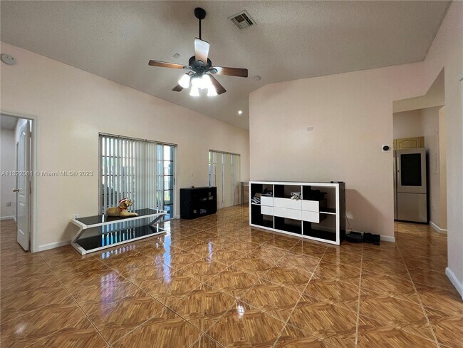 Building Photo - 21250 NE 9th Ct