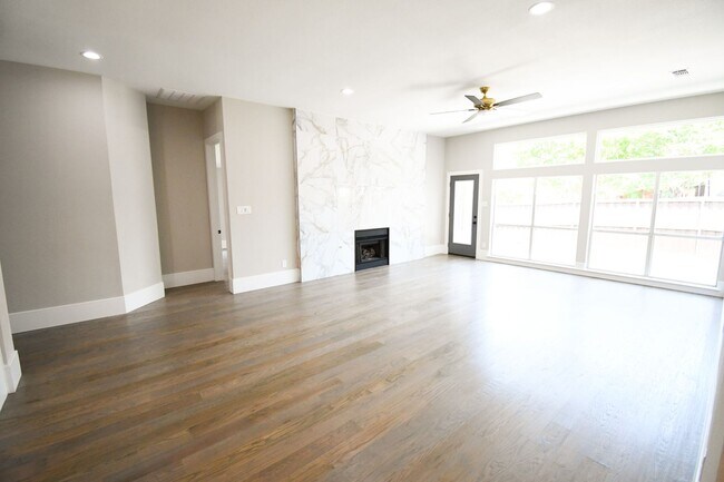 Building Photo - NEWLY REMODELED 4 bedroom + Study - Also F...