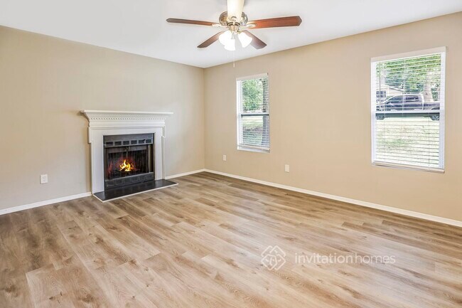 Foto del edificio - 5572 Bradley Cir