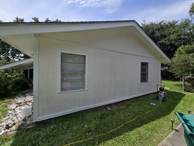 Building Photo - 512 Crepe Myrtle Avenue