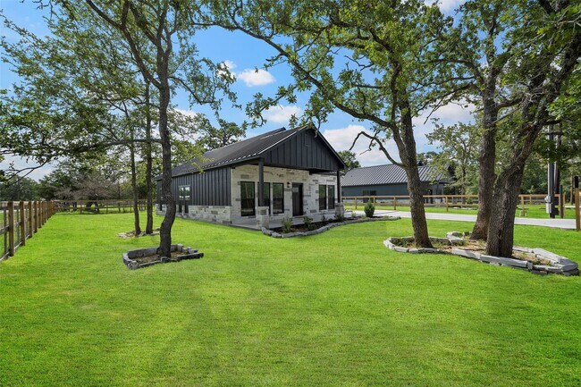 Foto del edificio - 310 Sweet Gum Ln
