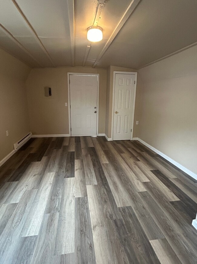 Foto del edificio - 808 W Cypress Ave