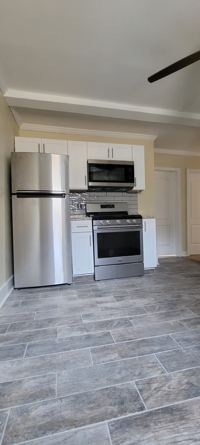 Kitchen 2 - 292 Robinson St