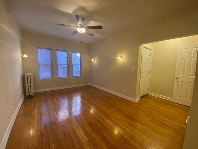 Building Photo - 1345 W Touhy Ave
