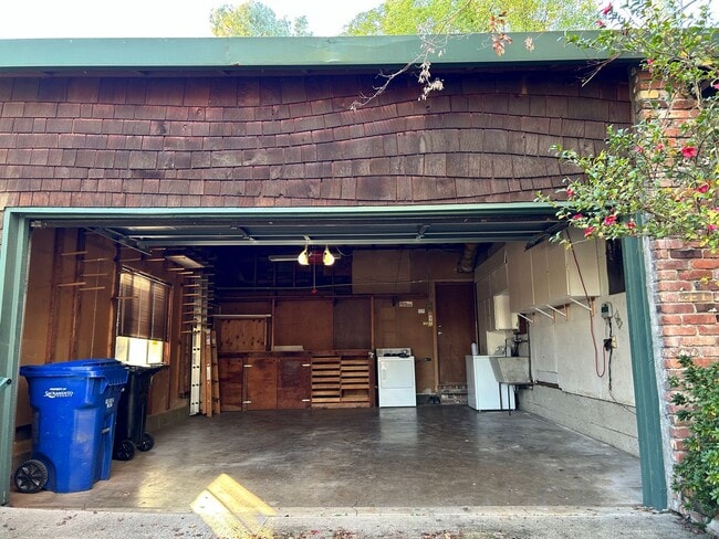Foto del edificio - Charming 3 Bedroom Cottage in Old Fair Oaks
