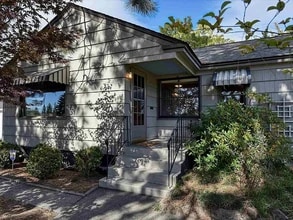 Building Photo - 2608 W Lacrosse Ave