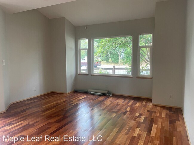 Building Photo - 3 br, 2.5 bath House - 2409 E Yesler Way