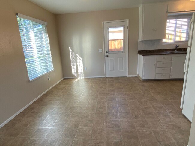 Foto del edificio - Cute Two Bedroom Cozy Home in Marina