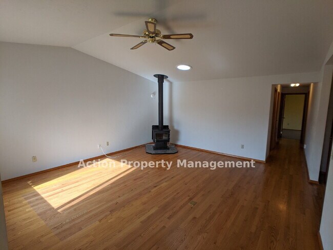 Foto del edificio - 2 bed + 1 office, 2 bathrooms, in Sequim