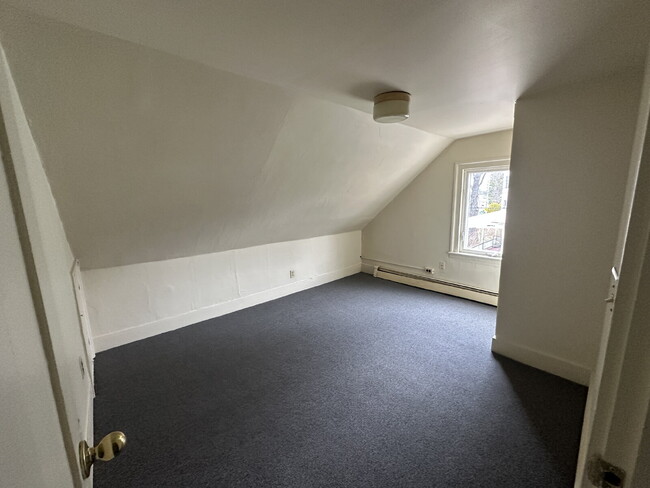 Building Photo - 3 Bedroom, 1.75 Bath apartment available!