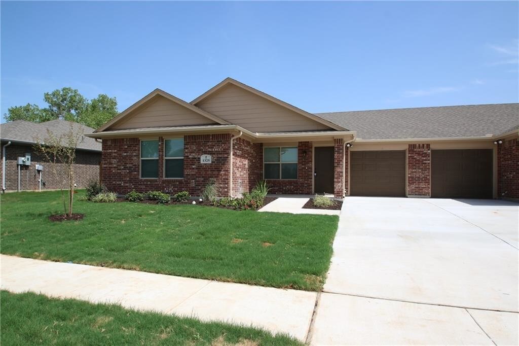 Primary Photo - 1325 White Sands Dr.