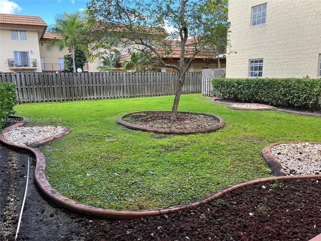 Photo - 8650 SW 109th Ave (Miami, FL) Apartment