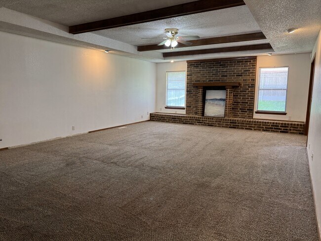 Building Photo - 1820 Greenway Ave
