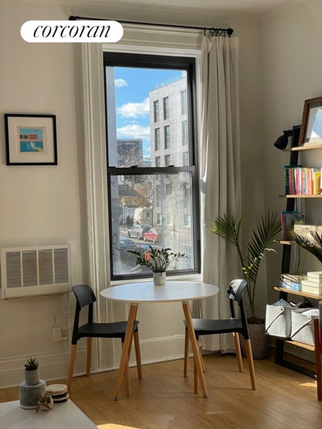 Foto del edificio - 103 Metropolitan Ave