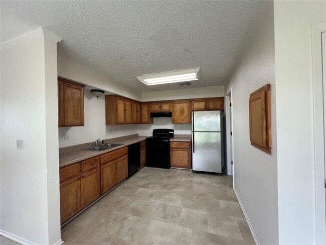 Building Photo - 107 E Moerbe