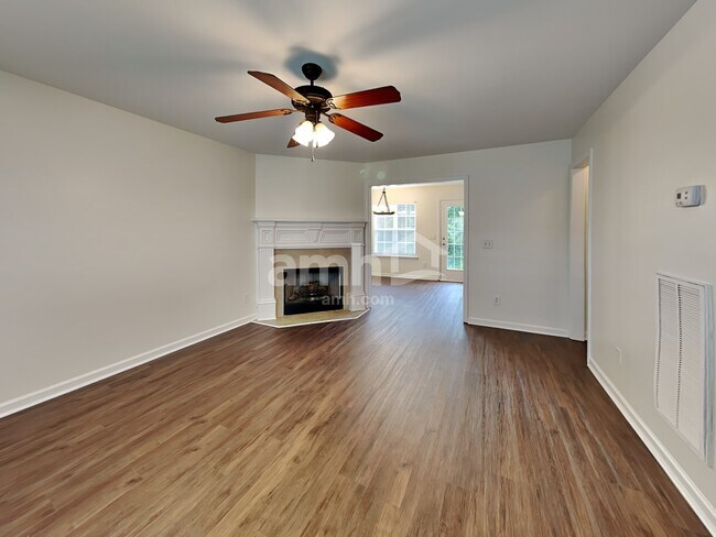 Foto del edificio - 5235 Cloister Dr