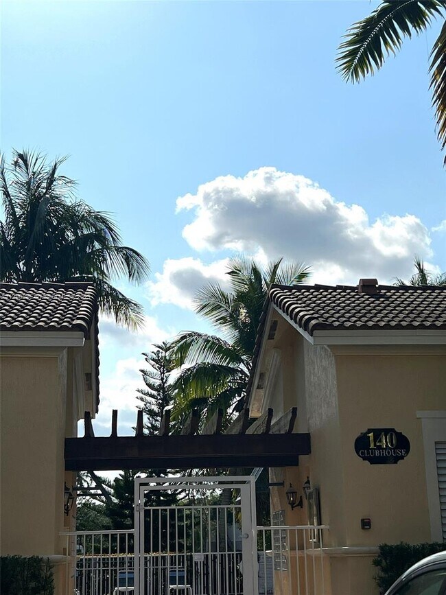 Foto del edificio - 110 Jacaranda Country Club Dr