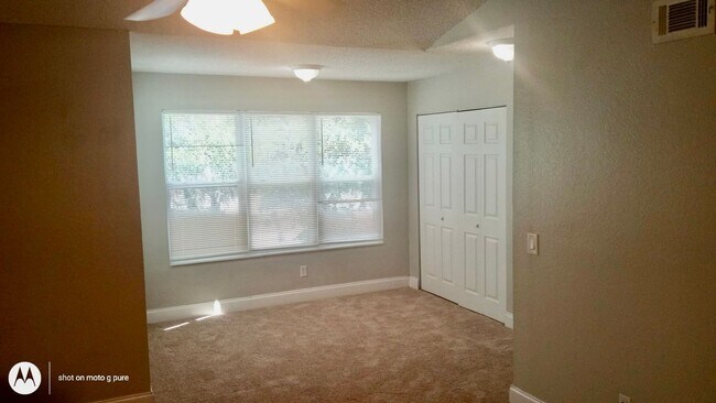 Foto del edificio - Spacious third floor unit located in the gated community of Venetian place