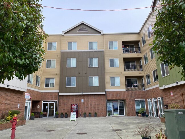 Foto del edificio - Newly remodeled 4-story Apartment Downtown...