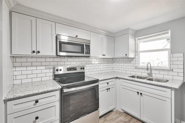 Foto del edificio - 822 Finesse Dr