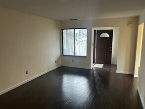 Building Photo - 57 Birchwood Rd