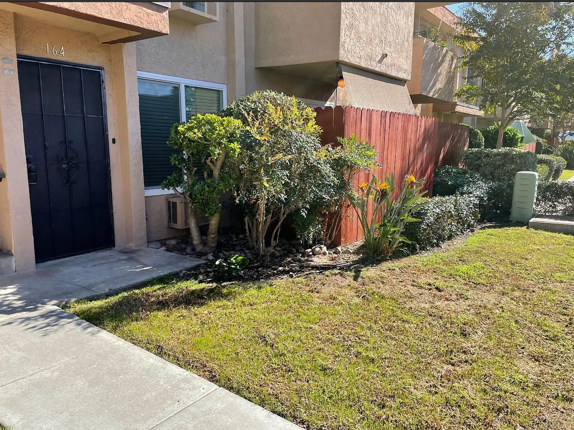 Foto principal - 9586 Carroll Canyon Rd