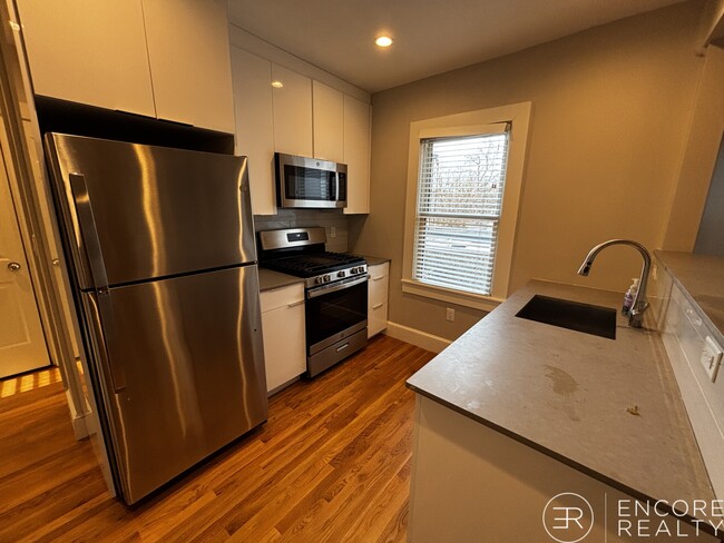 Building Photo - 222 Banks St