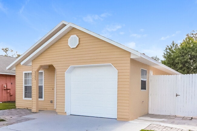 Building Photo - 9599 Lupine Ave