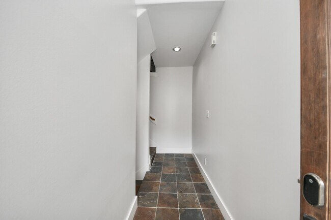 Building Photo - 2911 Chartres St