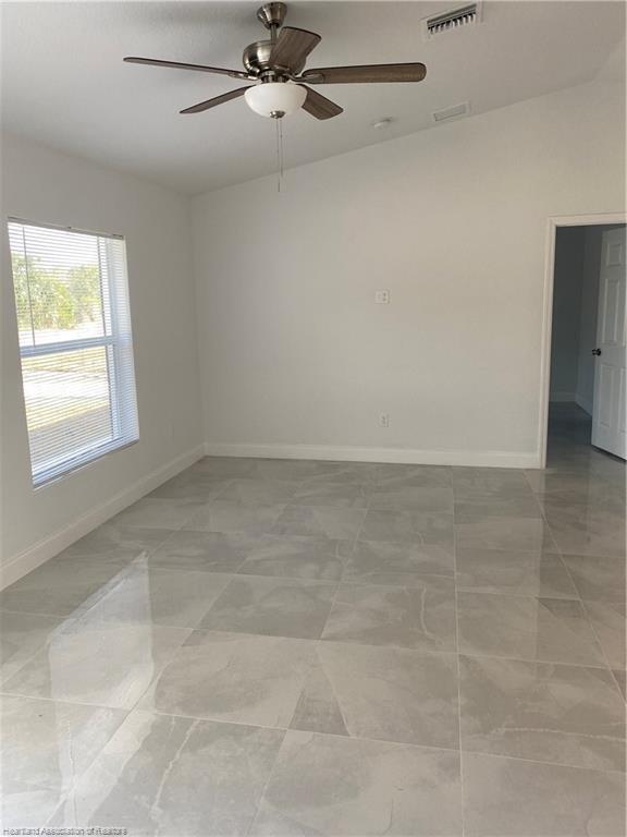 Foto del edificio - 851 Kingfisher Ave NW