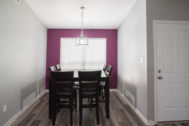 Foto del edificio - 7220 Jaffrey Ct