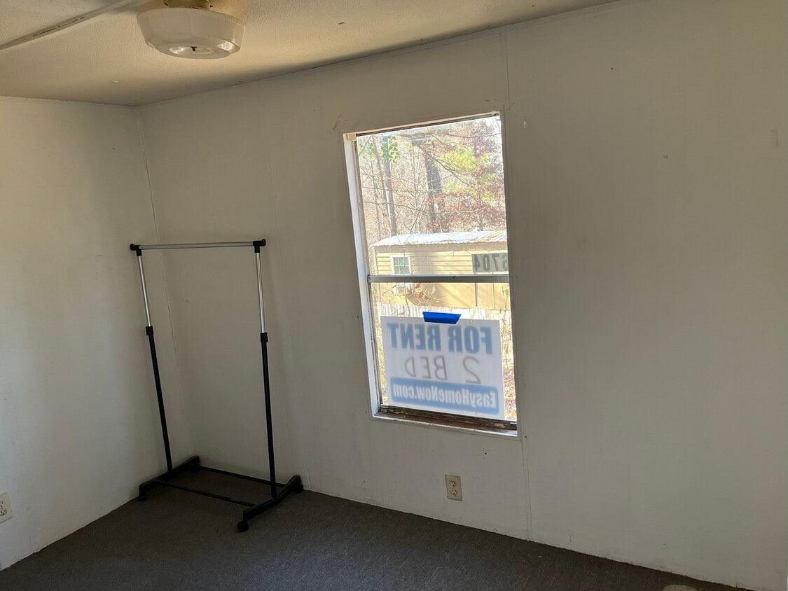 Building Photo - 6704 Skyview Dr SE