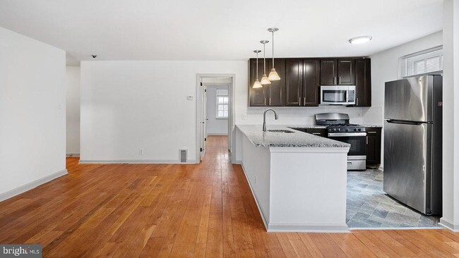 Foto del edificio - 2910 Midvale Ave