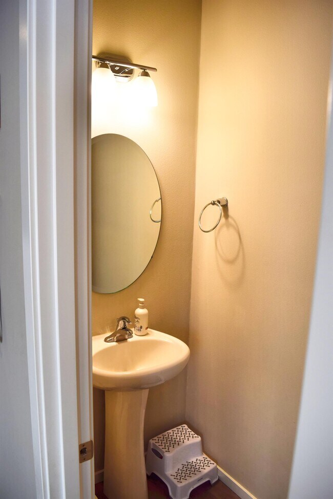 Foto del edificio - 2926 Fiddleback St NE