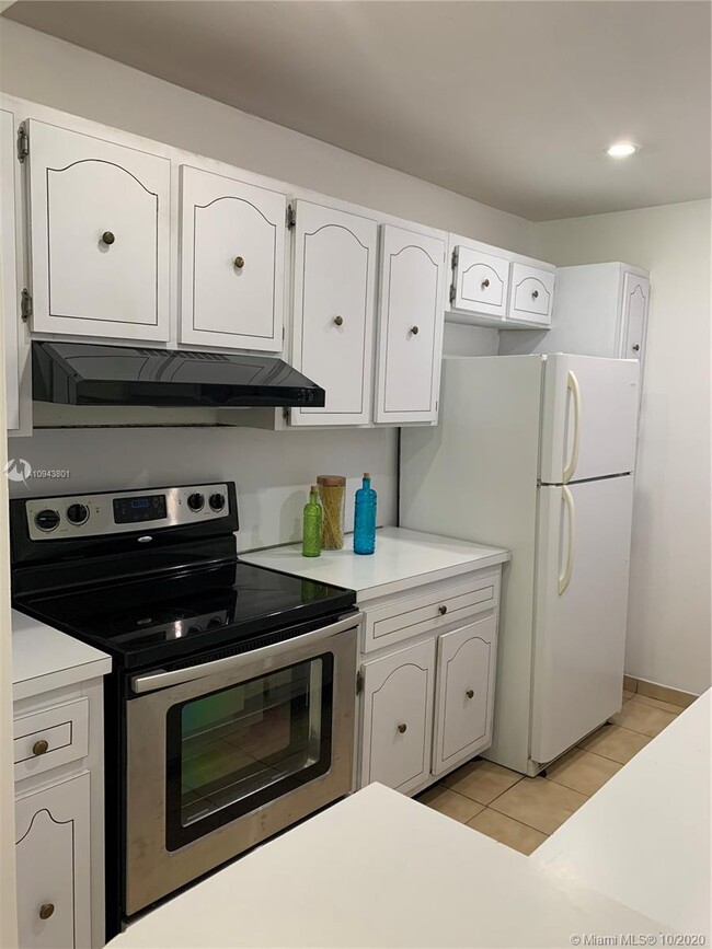 Foto del edificio - 10387 N Kendall Dr
