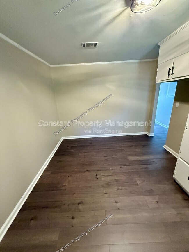 Foto del edificio - 4301 Ayers Rd