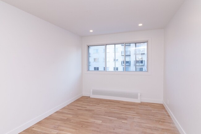 Building Photo - 735 Rue Gordon