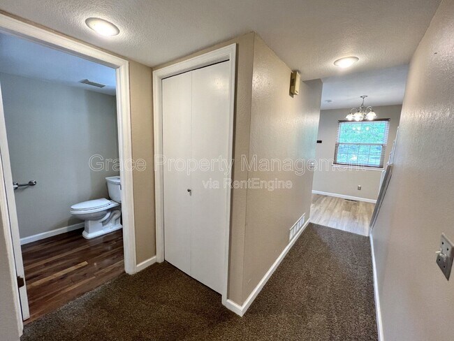 Building Photo - 11560 Community Center Dr