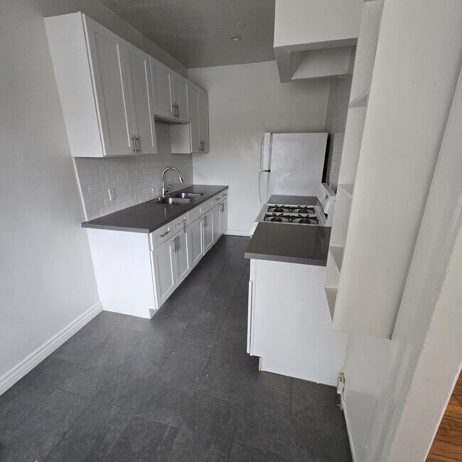 Foto del edificio - 833 N Formosa Ave