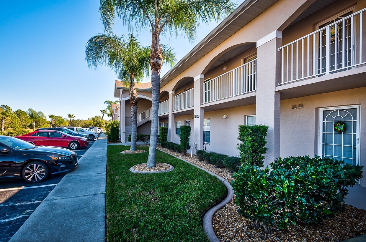 Primary Photo - UPDATED GROUND FLOOR CONDO CLOSE TO 1-75