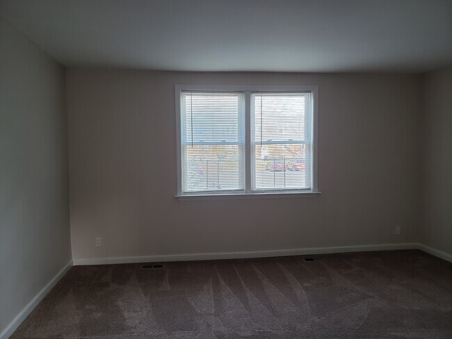 Living/Dinning Room - 29 Corbin Ct