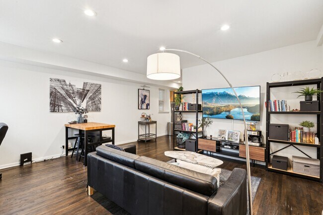 Foto del edificio - 1254 N Greenview Ave