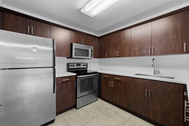 Foto del edificio - 6940 Miami Gardens Dr