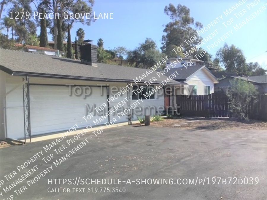 Primary Photo - ***Newly Remodeled Mid-Century Modern 4 be...